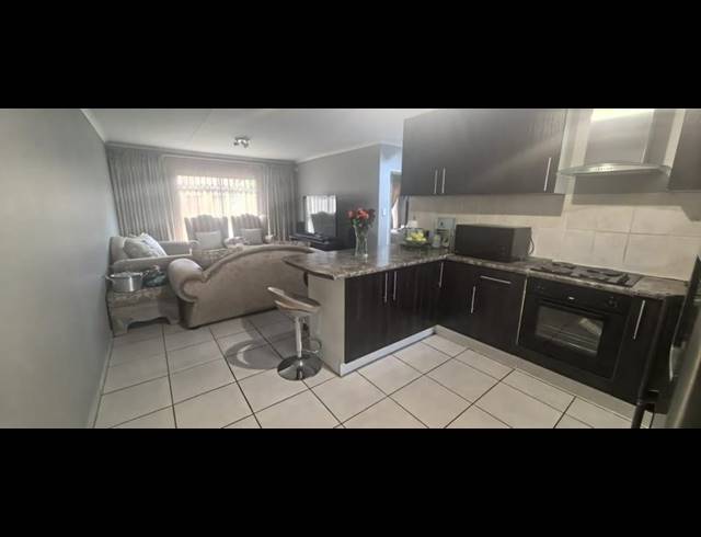 2 BEDROOM TOWNHOUSE FOR SALE IN PRINCESS AH